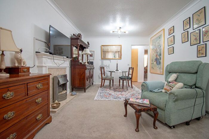 2 Bedroom Bungalow For Sale In Hendon Grange, Stoneygate, LE2