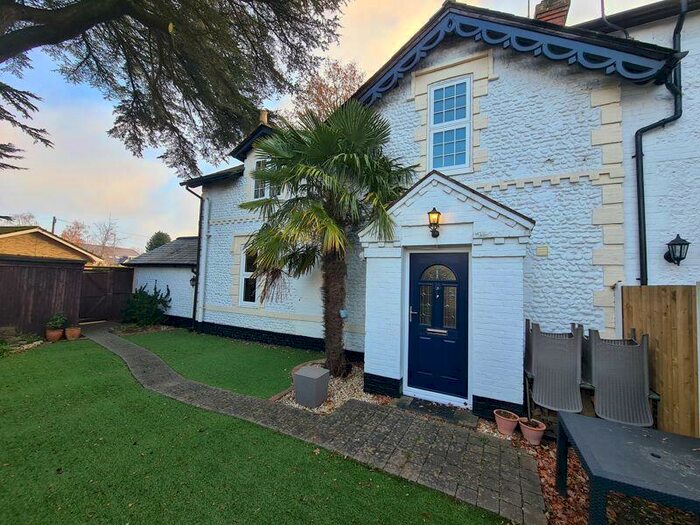 4 Bedroom Semi-Detached House To Rent In Crookham Road, Fleet, GU51