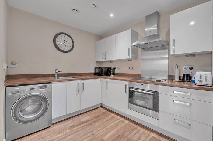 2 Bedroom Flat For Sale In Flanders Court, Watford, WD17