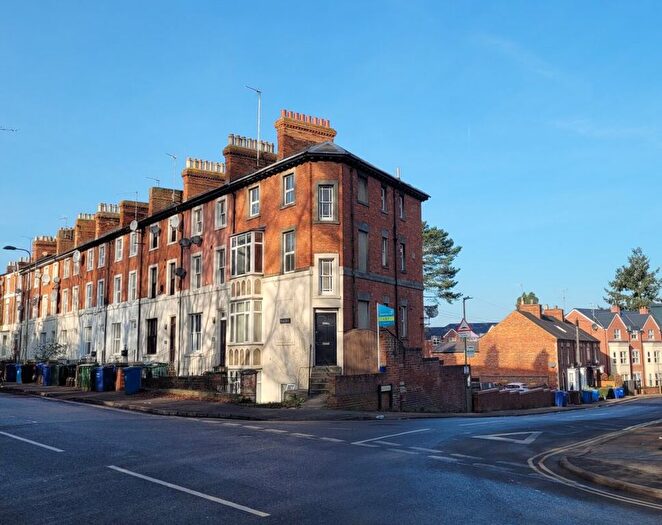 1 Bedroom Flat To Rent In Dorita House, Broughton Road, Banbury, Oxon, OX16
