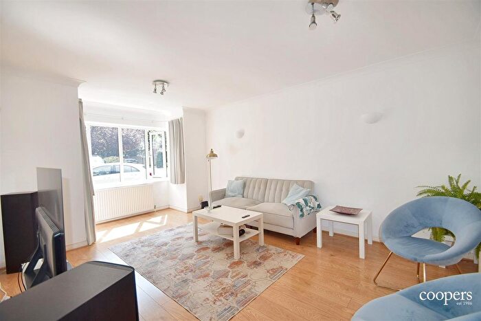 2 Bedroom Flat To Rent In Carew Road, Northwood, HA6