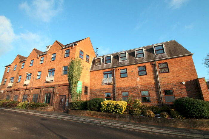 1 Bedroom Flat To Rent In Elms Road, Wokingham, RG40