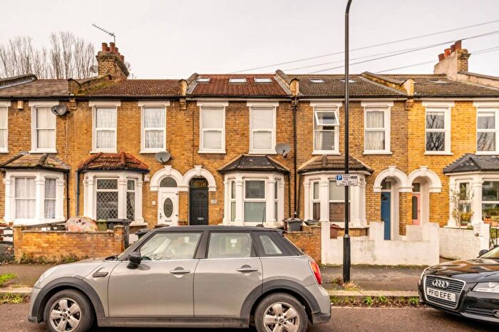 6 Bedroom Terraced House To Rent In Leyton, Leyton, London, E10