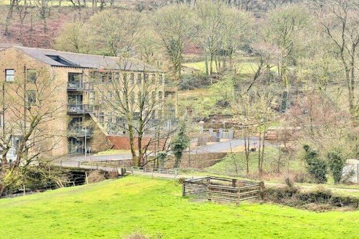 3 Bedroom Flat To Rent In Gate Head Lane, Halifax, HX4