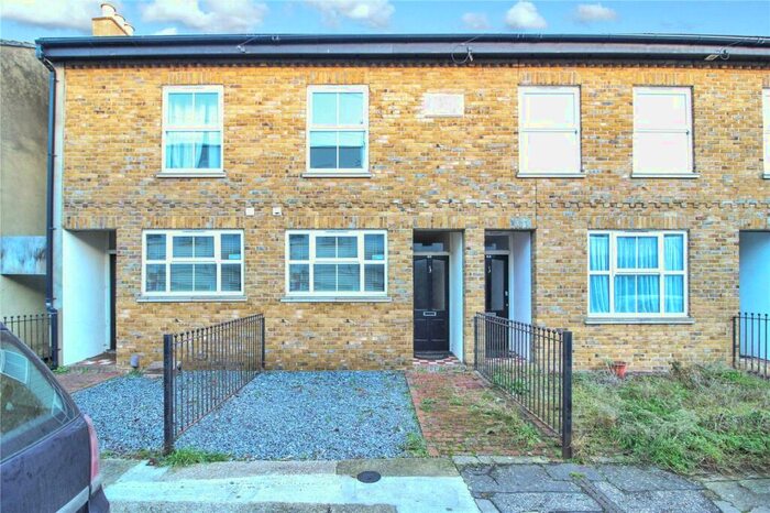 3 Bedroom Terraced House To Rent In Park Street, Westcliff-on-Sea, Essex, SS0