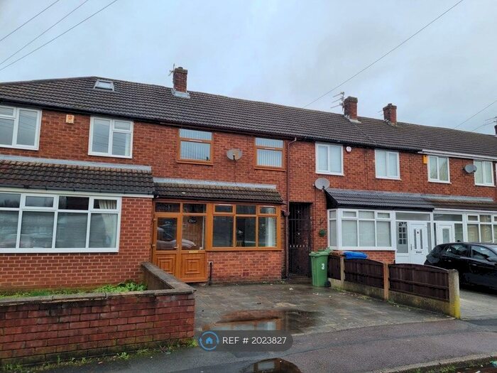 3 Bedroom Semi-Detached House To Rent In Malvern Avenue, Droylsden, Manchester, M43