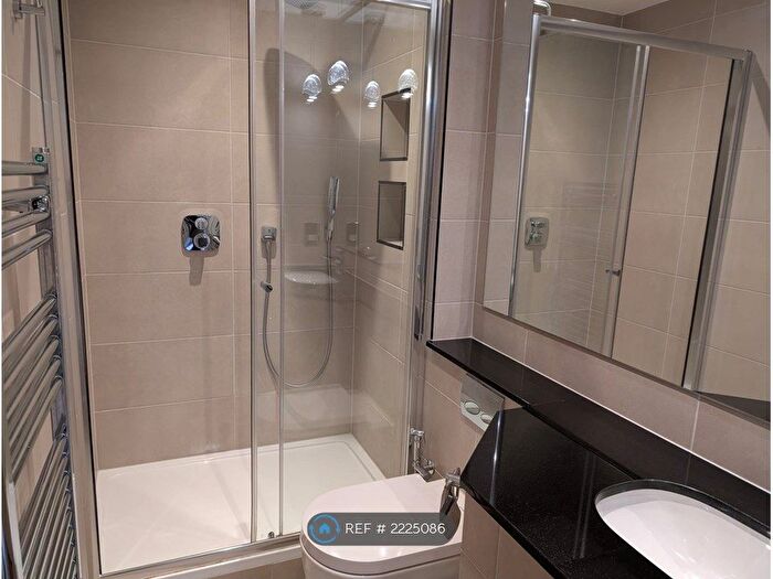 3 Bedroom Flat To Rent In Trafalgar House, Leeds, LS1