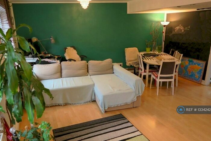 3 Bedroom Maisonette To Rent In Clive Parade, Northwood, HA6