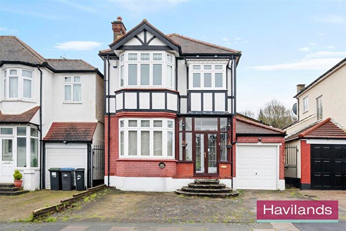 3 Bedroom Detached House To Rent In Wynchgate, London, N14