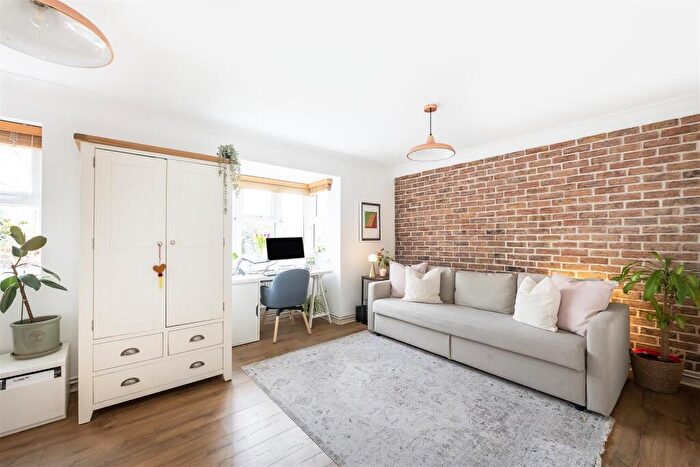 2 Bedroom Maisonette For Sale In Runcie Close, St. Albans, AL4