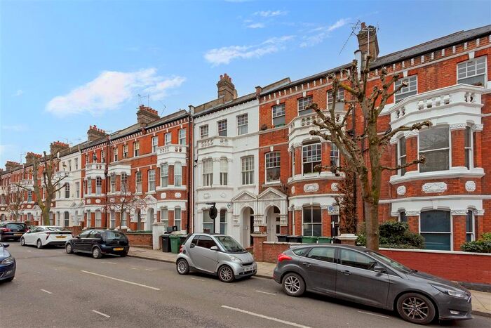 2 Bedroom Flat To Rent In Mazenod Avenue, West Hampstead, NW6