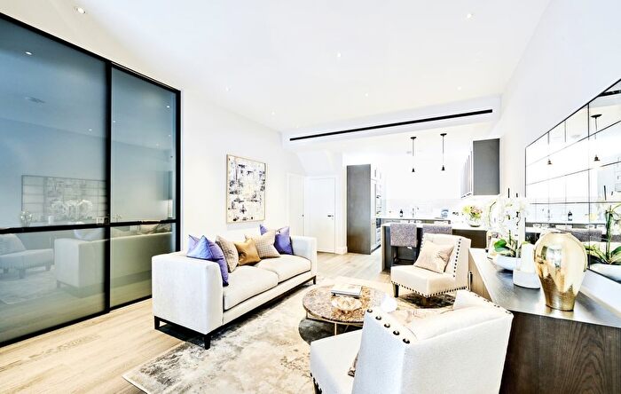 3 Bedroom Terraced House To Rent In Radnor Walk, London, SW3