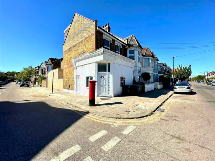 Studio To Rent In Downhills Park Road, N17