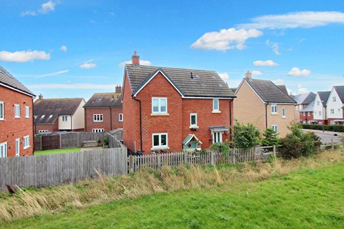 3 Bedroom Detached House For Sale In Topaz Lane, Aylesbury, HP18