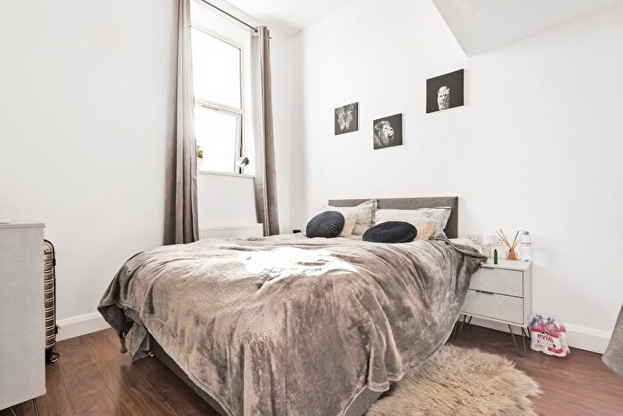 2 Bedroom Flat To Rent In The Cut, London, SE1