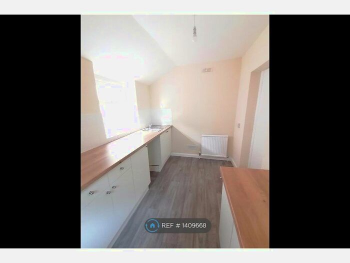 2 Bedroom Maisonette To Rent In Highweek Road, Newton Abbot, TQ12