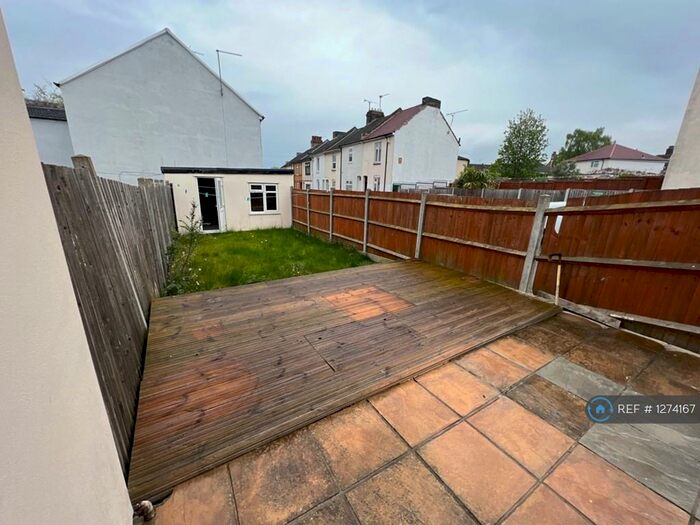 2 Bedroom End Of Terrace House To Rent In Chalkpit Hill, Chatham, ME4