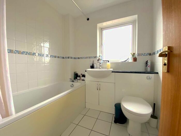 2 Bedroom End Of Terrace House To Rent In Wallace Mews, Eaton Bray, LU6