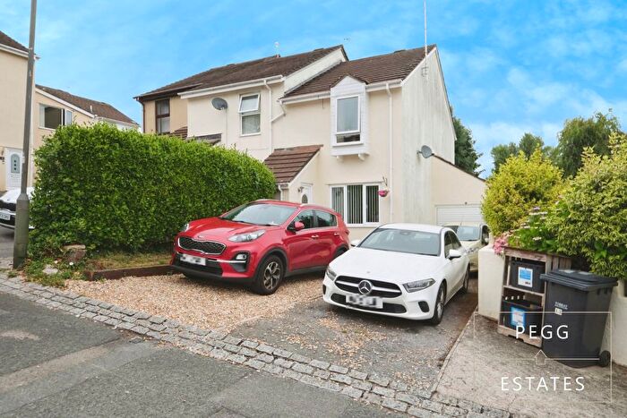 2 Bedroom End Of Terrace House For Sale In Weaver Court, Torquay, TQ2