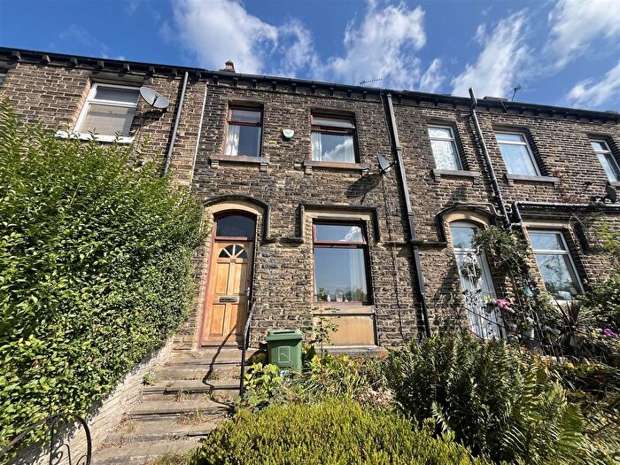 4 Bedroom Terraced House For Sale In Lowergate, Paddock, Huddersfield, HD3