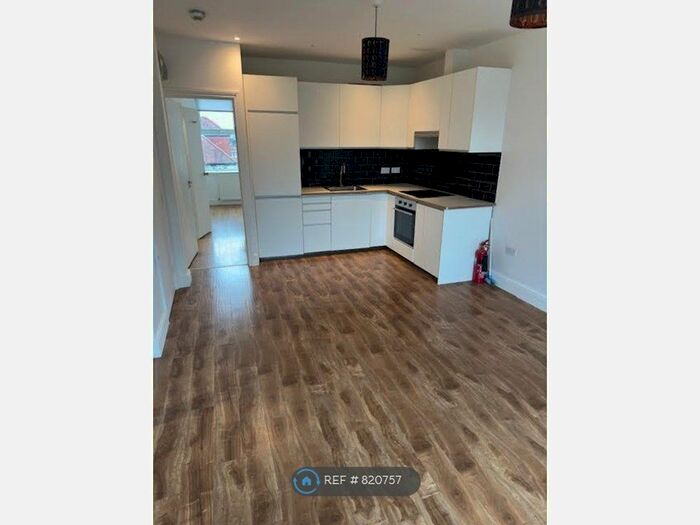 2 Bedroom Flat To Rent In Sunny Gardens Road, London, NW4