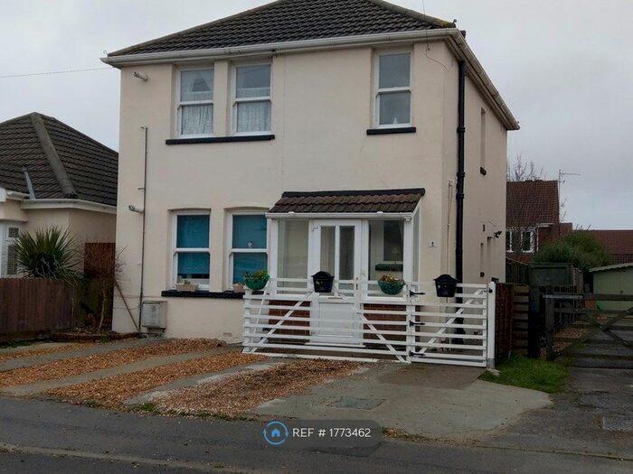 2 Bedroom Flat To Rent In Parkstone, Poole, BH12