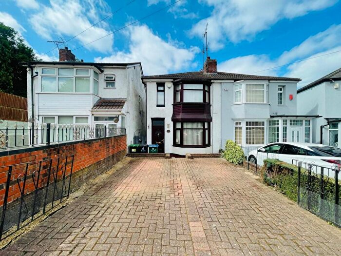 3 Bedroom Semi-Detached House For Sale In Cygnet Road, West Bromwich, B70