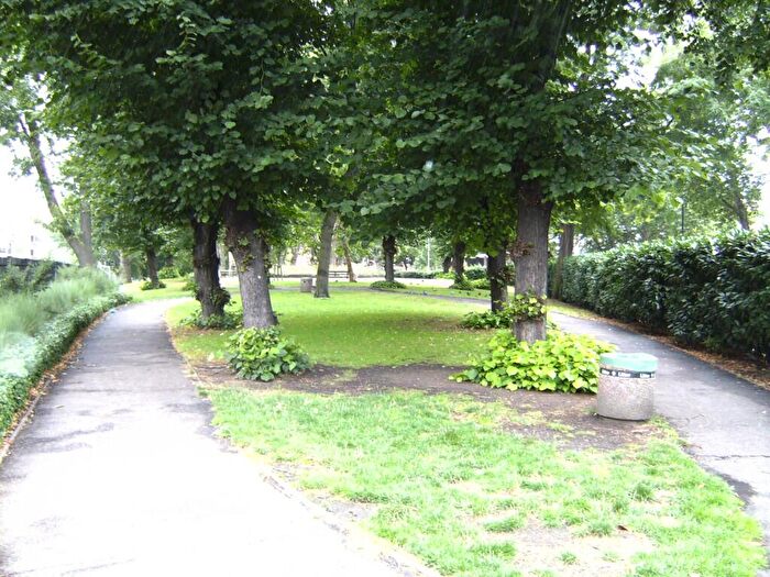 1 Bedroom Flat To Rent In Oakley Square, London, NW1