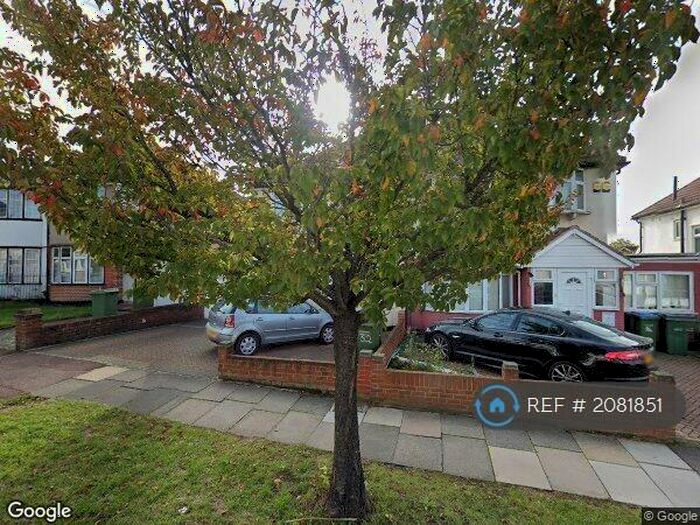 3 Bedroom Semi-Detached House To Rent In Broad Walk, London, SE3