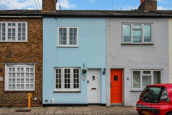 2 Bedroom Cottage To Rent In Bell Road, East Molesey, KT8