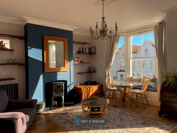 2 Bedroom Maisonette To Rent In Whittington Road, London, N22