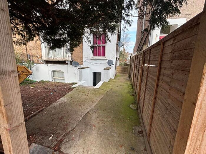 2 Bedroom Flat To Rent In St. James's Road, Croydon, CR0