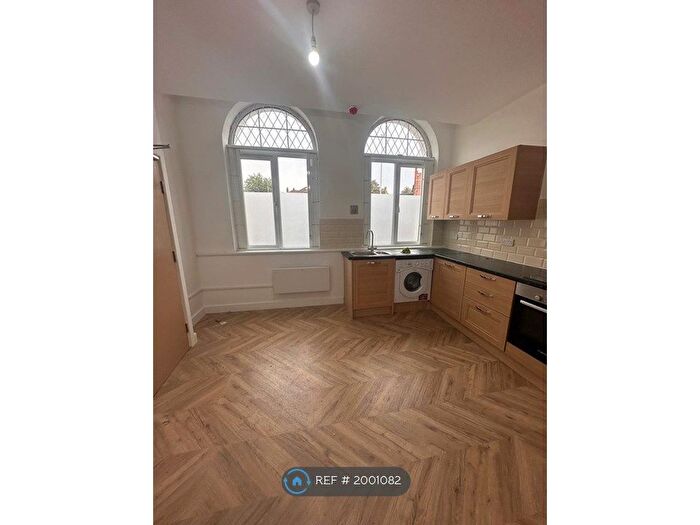 1 Bedroom Flat To Rent In Roundhay Road, Leeds, LS8