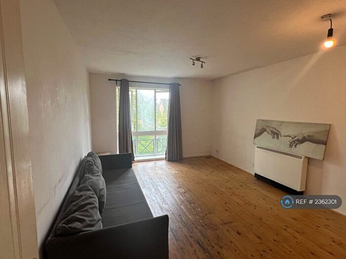 2 Bedroom Flat To Rent In Kilnsey Court, London, N11