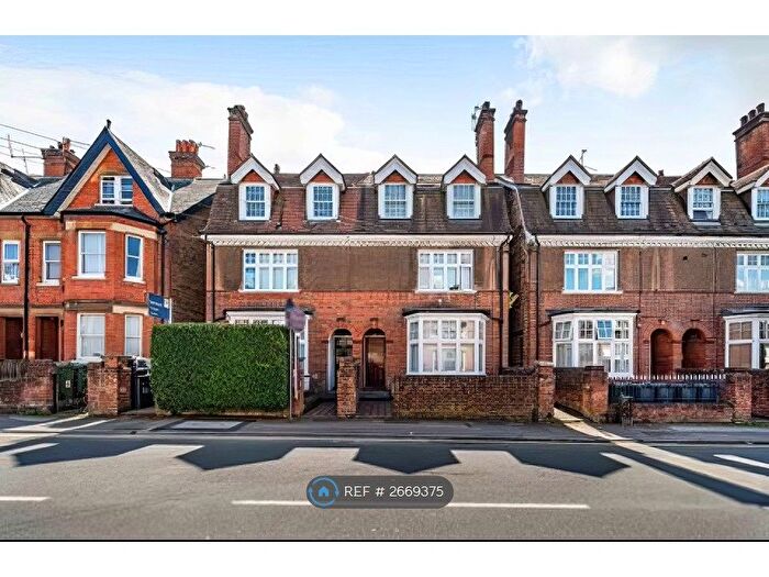 Studio To Rent In York Road, Guildford, GU1