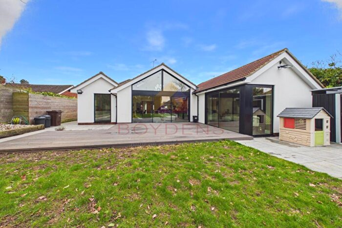 3 Bedroom Detached Bungalow For Sale In Weavers Close, Prettygate, Colchester, CO3