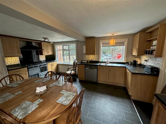 4 Bedroom Detached House For Sale In Lower Street, Doveridge, Ashbourne, DE6