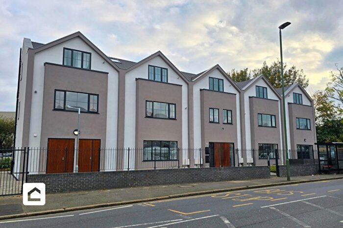 2 Bedroom Flat To Rent In Wallington, Croydon, Surrey, CR0