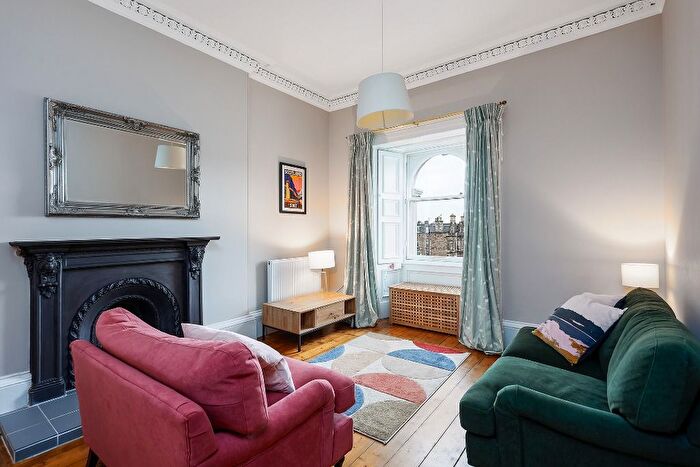 2 Bedroom Flat To Rent In Colinton Road, Morningside, Edinburgh, EH10