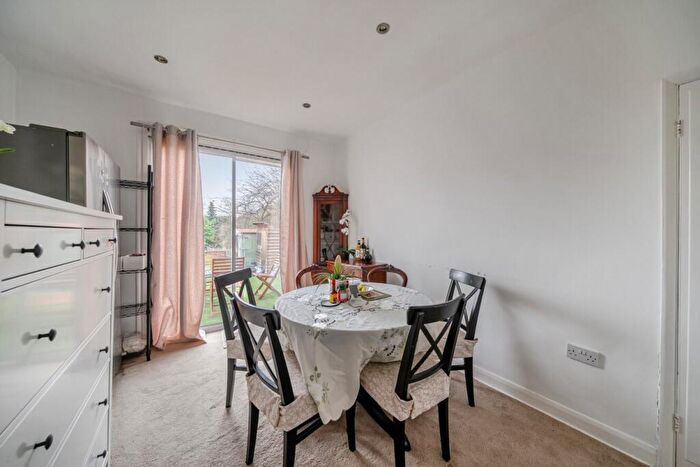 3 Bedroom Terraced House For Sale In Selworthy Road, Catford, London, SE6