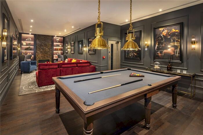 2 Bedroom Flat For Sale In Marylebone Mansions, Marylebone, W1H