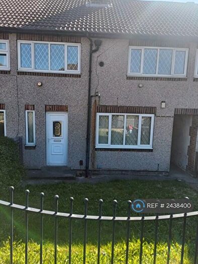 3 Bedroom Terraced House To Rent In Holays, Huddersfield, HD5