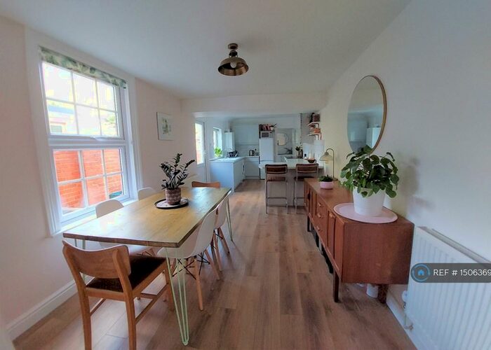 2 Bedroom Flat To Rent In Boundary Road, Newbury, RG14