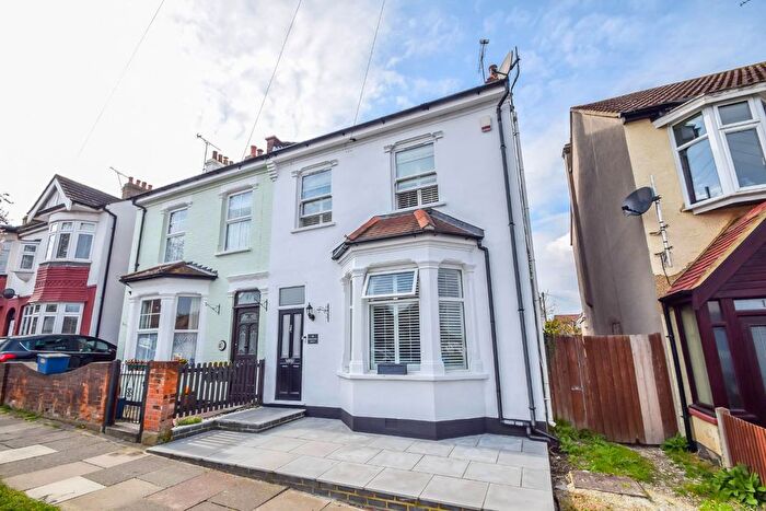 4 Bedroom Semi Detached House For Sale In Marguerite Drive, Leigh-On-Sea, SS9