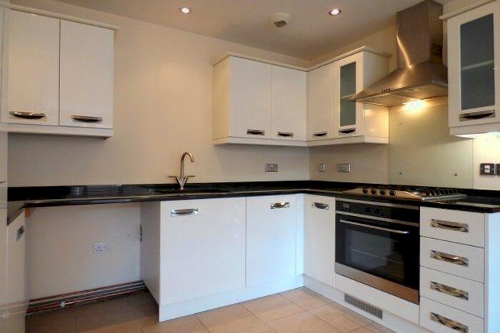 2 Bedroom Flat To Rent In Kingston Road, Portsmouth, PO2