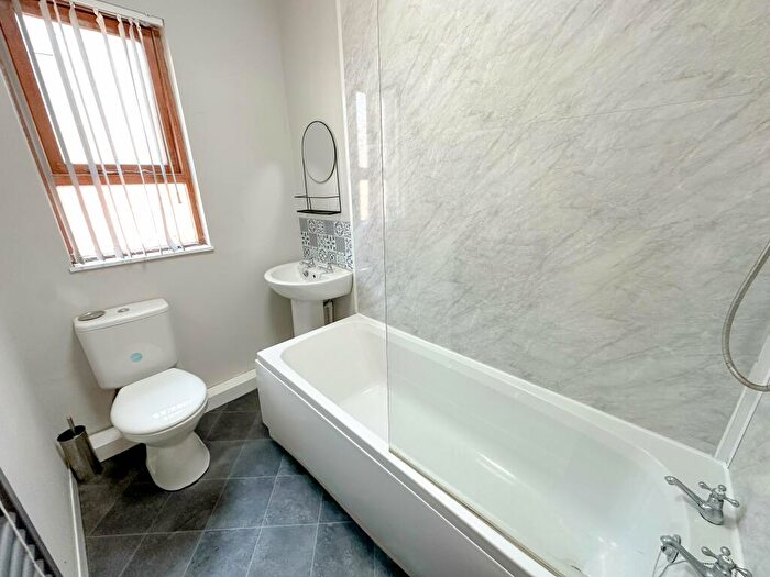 1 Bedroom House To Rent In Clapham Road (Room ), L4
