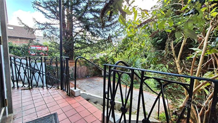 1 Bedroom Flat For Sale In Birdhurst Road, South Croydon, CR2