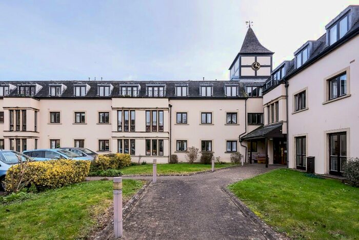 2 Bedroom Flat For Sale In St. Johns Road, Bath, Somerset, BA2