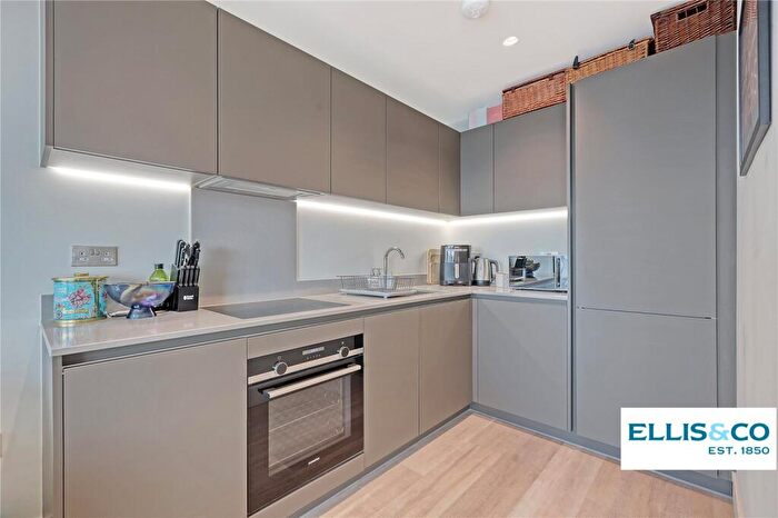 1 Bedroom Apartment For Sale In Daneland Walk, London, N17