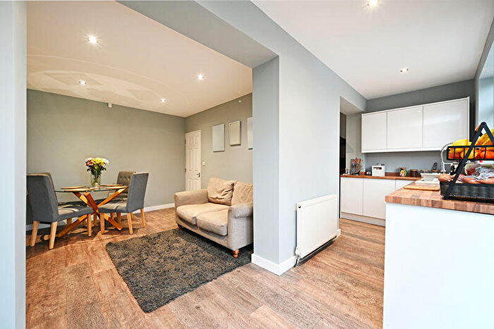 4 Bedroom Semi-Detached House For Sale In Moonshine Lane, Sheffield, S5